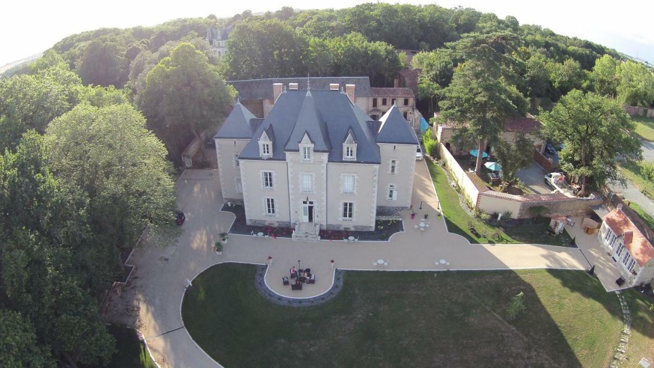Le Petit Chateau Des Cedres Mouchamps エクステリア 写真