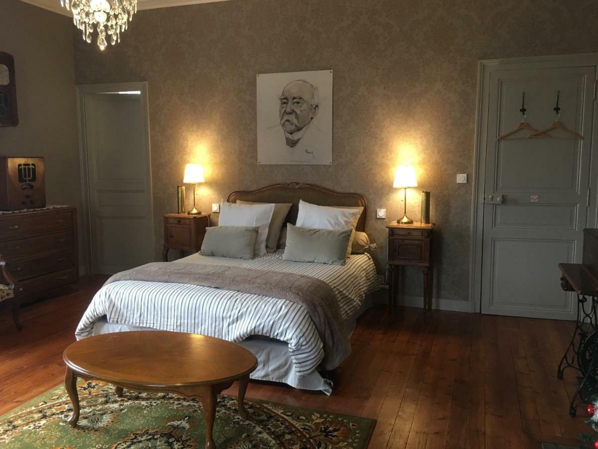 Le Petit Chateau Des Cedres Mouchamps エクステリア 写真